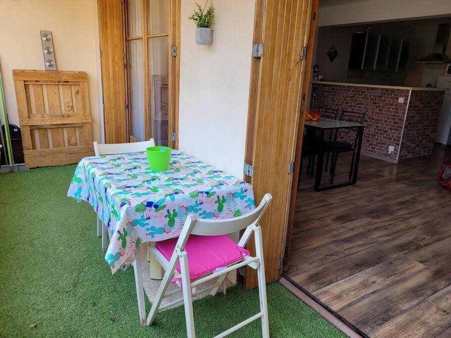 Au Calme, 200M Du Centre T2 Avec Balcon Et Parking Apartman Cassis Kültér fotó